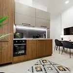 Rigaapartment Elizabetes 22 Self-service מלון דירות 4*