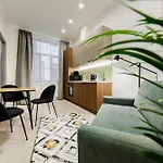 Rigaapartment Elizabetes 22 Self-service מלון דירות 4*